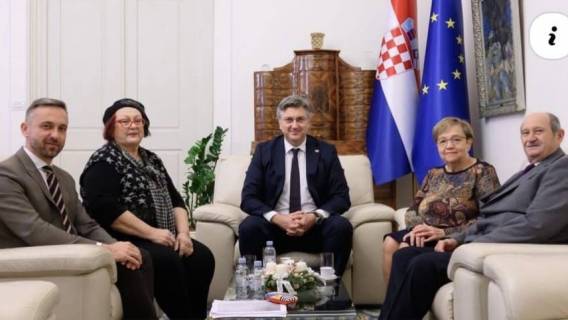 Hvalite me usta moja...