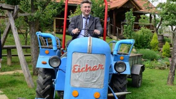 Kada bahatost prama javnosti postane pravilo tada otpor svih postaje dužnost!!
