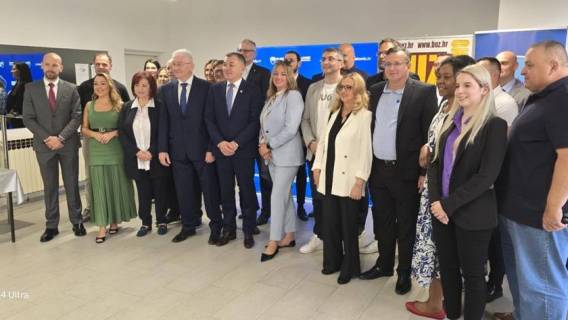 Koalicija stanaka BUZ - Plavi grad predstavila je u srijedu pobjedničku listu za Gradsku Skup&scaron;tinu.