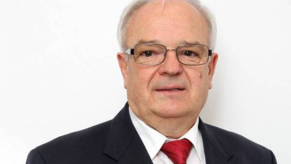 Moraliziraju, a u blatu SU do grla