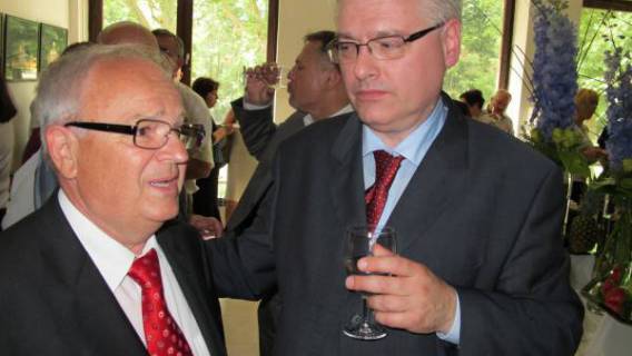 Pridružujemo se &egrave;estitkama za pravoslavni Boži&aelig;