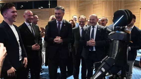 Umjetna inteligencija u Banskim dvorima, prirodna i dalje u deficitu?!