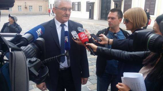 Vlada se ruga umirovljenicima